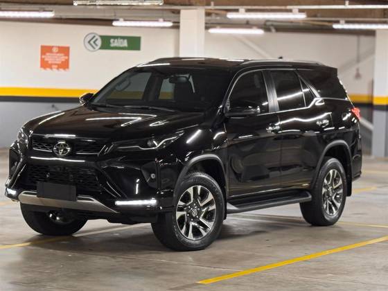 TOYOTA HILUX SW4 2.8 D-4D TURBO DIESEL SRX PLATINUM 7L 4X4 AUTOMÁTICO TOYOTA HILUX SW4 2.8 D-4D TURBO DIESEL SRX PLATINUM 7L 4X4 AUTOMÁTICO